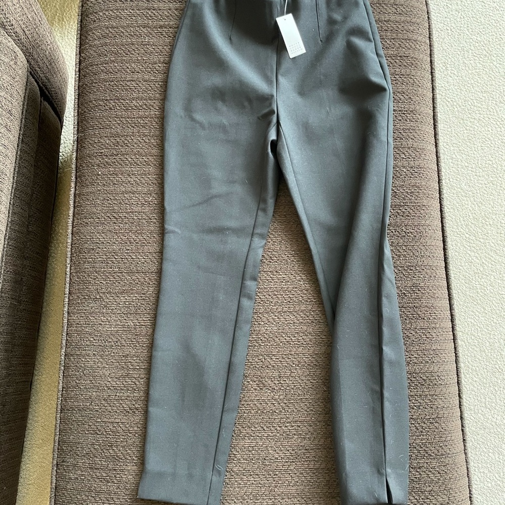 NWT. WHBM PETITE. Black skinny ankle pant